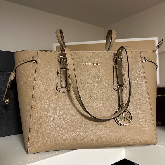 BNWT Michael Kors Voyager Tote - Picture 3 of 5